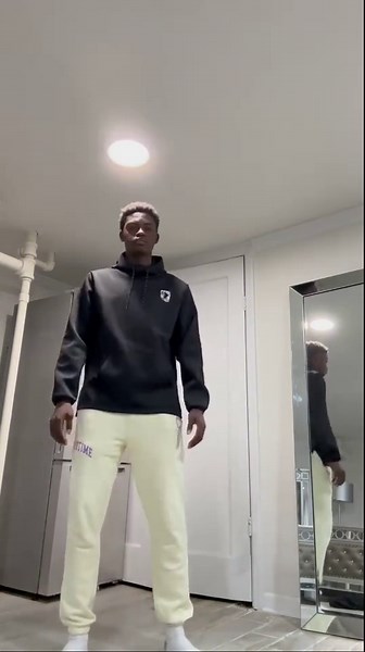 Shop up to 40% off during our early holiday sale !