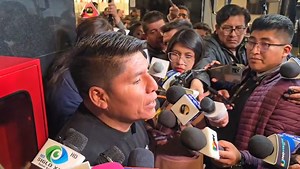 221K views · 3K reactions | #LaPaz Brindamos un conferencia de prensa sobre los ultimos hechos acontecidos en la etapa de inscripcion de candidatos, donde se cometió un total atropello a la CPE. Los pueblos seguiremos luchando por nuestro derecho democrático. | Leonardo Loza | Facebook