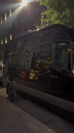 One of the coolest dining experiences in NYC 👀🔥 There’s an upstairs and a downstairs… but the Vinyl Room in the basement is where the magic happens at @tokyorecordbar I got there using @nycsprinter.vip , so I could just relax and enjoy the night without driving — highly recommend. 7 Japanese-inspired courses cooked right in front of you 🍣👨‍🍳 Vinyl spinning the whole night 🎶 The night I went, they were playing Thelonious Monk — a true jazz icon who helped shape modern jazz — and his family 