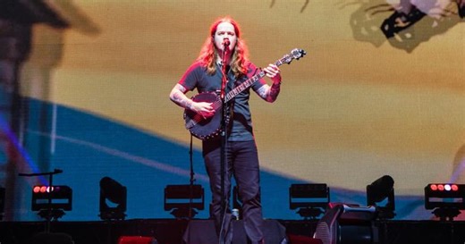 Billy Strings Breaks Out New Song & New Banjo, Celebrates Album Announcement In Pennsylvania [Photos/Video]