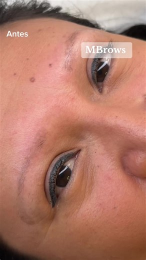 Simulación de vellos para cejas con la técnica de Nanoblading MBrows