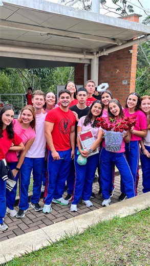 Hoy celebramos el Día del Amor y la Amistad en el Liceo Francés de Pereira 💙❤️ Nuestros estudiantes de Terminale 2026 fueron los anfitriones de una jornada llena de juegos, detalles y momentos especiales que nos recuerdan que el amor y el compañerismo se viven cada día en nuestra comunidad. —— Aujourd’hui, nous avons célébré la Journée de l’Amour et de l’Amitié au Lycée Français de Pereira 💙❤️ Nos élèves de Terminale 2026 ont été les hôtes d’une journée pleine de jeux, de détails et de moments