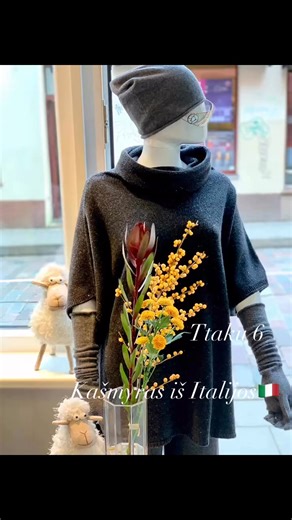 Moteriškas megztinis su kimono rankovėmis ir blizgučiais, kašmyras, gamintojas Italija🇮🇹 #sweater #kimono #kimonosweater #beanie #cashmere #italy #gloves #longgloves | Kašmyras iš Italijos