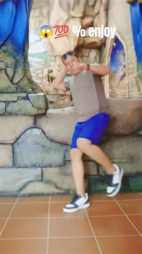 left right go 🎶 # bbno #two #dancetrend #dancechallenge #dance