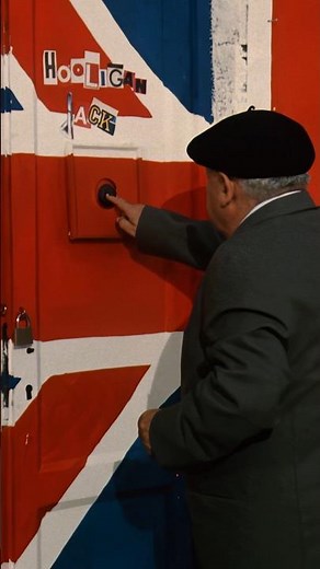 Paolo Villaggio suona 😂 il campanello! Dal film Fantozzi alla riscossa (1990)