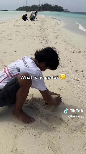 Unexpected Beach Photoshoot Turns into Hilarious Comedy Act