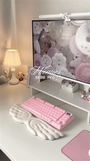 Catherine ༊࿐˚⊹ ༘ ⋆｡ on Instagram: "࣪⊹My new beautiful keyboard💗୭ ˚⊹౨ৎ ˖ ࣪⊹ Keyboard: Womier SK80 Pro - 75% Thank you sm @womier_keyboard ࣪⊹🤍 Review en mi t¡ktok ࣪⊹collabs: hello.cozytheri@gmail.com ୭ ˖ ࣪⊹Specifications: Battery: 4000mAh Mounting style: Gasket mounted Switches: Womier POM Pre-lubed linear switches ( rose whisper) Case material: ABS Connection types: Wired/2.4GHz / Wireless/ Bluetooth Profile: Cherry profile ୭ ˖ ࣪⊹Especificaciones: Batería: 4000mAh Estilo de montaje: Gasket moun