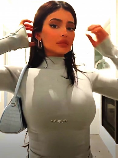 btw i got my aftereffects back!! #kyliejenner#kingkylie#velocity#aftereffects#mskingkylie