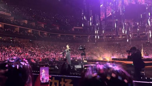 ‌全员集结！F4的舞台，由你点燃！从《第一时间》到《绝不能失去你》，每一首歌都是青春的BGM！F4演唱会现场高清直拍！！