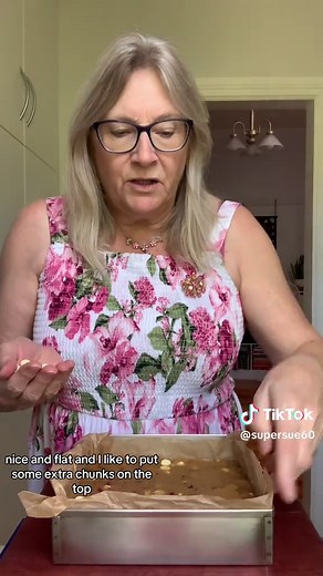 Delicious White Chocolate & Raspberry Cookie Bars Recipe