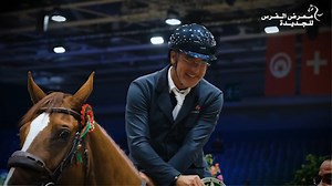 Dans ce témoignage , le cavalier professionnel Ghali Boukaa revient sur son parcours : des débuts à Casablanca jusqu’aux plus hauts podiums internationaux. 🇲🇦🐎 Il partage avec sincérité la relation essentielle entre le cavalier et son cheval, l’importance du travail d’équipe, mais aussi les valeurs fondamentales de la discipline : patience, persévérance et passion. Un récit de chutes, de victoires, et surtout d’amour pour le sport. #AuxRythmesDuCheval #salonduchevaldeljadida | Salon du Cheval