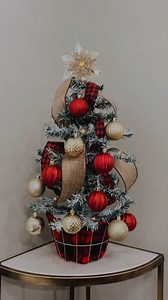 Mini Christmas Tree 🎄😍 #diy #christmas #christmasdecor #christmastree #crafts #trending #decor #homemade #ChristmasDecor #XmasTree #HolidayDecor #FestiveSeason #OrnamentInspiration #HomeDecor #SnowmanDecor #ChristmasSpirit #HolidayTraditions #FestiveVibes #reels2023 | Cozy Christmas