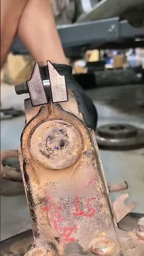 Steering Knuckle Spreader Tool | Remove Struts Without a Hammer 🛠️#mechanictools