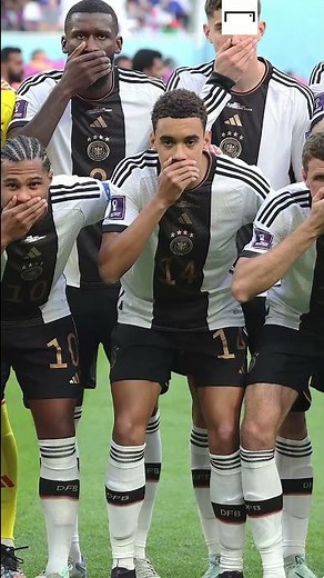 WM-Fans protestieren mit Özil und Mund-zu-Geste gegen den DFB #shorts