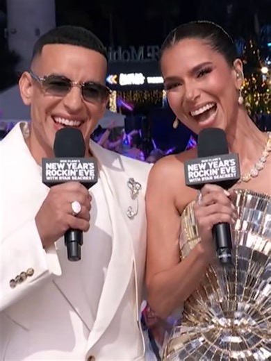 Puerto Rican legend @daddyyankee is ringing in the New Year at @distritotmobile! 🙌 #RockinEve