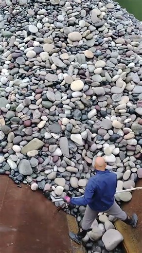 Smart techniques to move massive rocks from the quarry. #stonework #heavywork #fyp