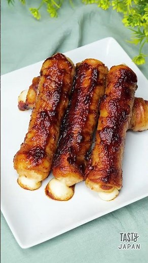 【フライパンひとつで完成！たったの10分！】朝食にもおつまみにもなる絶品豚バラチーズ巻きパン / Pork-Wrapped Cheese Breadsticks