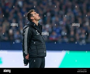 Miroslav Klose (FC Nürnberg / Nuernberg, Chef-Trainer) unzufrieden, enttäuscht / enttaeuscht, GER, FC Schalke 04 vs. FC Nürnberg / Nuernberg, Fussball, 2. Bundesliga, 19. Spieltag, Spielzeit 2024/2025, 25.01.2025,  DFL/DFB REGULATIONS PROHIBIT ANY USE OF PHOTOGRAPHS AS IMAGE SEQUENCES AND/OR QUASI-VIDEO,   Foto: Eibner-Pressefoto/Gabriel Boia Stock Photo - Alamy