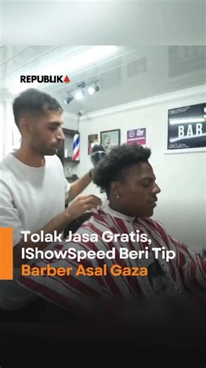 Republika Online on Instagram: "Rispek, Speed! Streamer asal Amerika Serikat, IShowSpeed, memberikan tambahan tip sebesar 5.000 dolar AS kepada tukang cukurnya saat berada di Afrika Selatan, setelah mengetahui sang barber berasal dari Gaza. Momen tersebut terekam selama kunjungannya dan dengan cepat menyebar di media sosial. Banyak warganet menafsirkan tindakan itu sebagai bentuk dukungan personal di tengah krisis kemanusiaan yang masih berlangsung di wilayah tersebut. Video Editor: Pangeran Arg