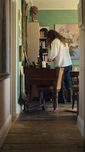 Meet British portrait sculptor Rufus Martin, translating intensity, intimacy, and humanity into clay forms in his Dorset studio 🧑‍🎨 Watch on NOWNESS: https://www.nowness.com/series/raw-materials/rufus-martin | NOWNESS