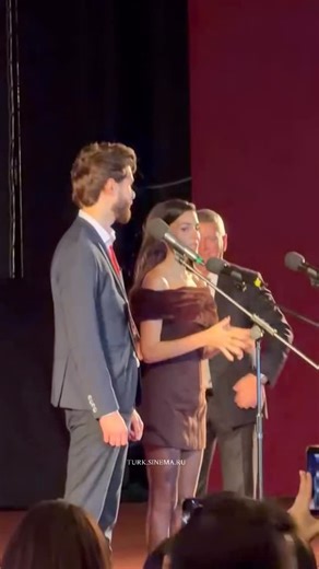 ТУРЕЦКИЕ СЕРИАЛЫ И HAYAT🫶🏻 on Instagram: "В начале 2025года Ханде была в Москве, и в конце 2025 года она в Москве 😃😍 @ivi_turk"