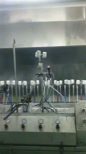 Automatic spray painting machine