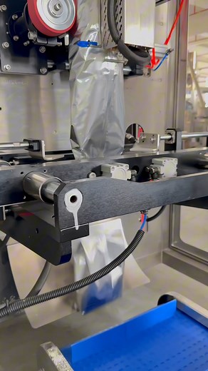 high precision full cream milk powder vertical form fill seal packing machine | 100g–1kg automatic packaging solution #milkpowder #machine #powderpacking #automation #packagingmachinery | Haiyin Chen | Facebook