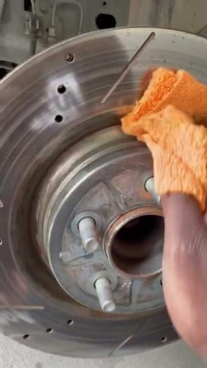 How I Clean Rusty Brake Rotors #shorts
