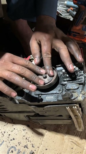 How to Fix Chainsaw Clutch👍 #clutch #fix #repair #chainsaw #shorts