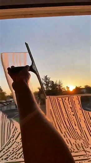 How to clean soapy glass quickly using simple tools