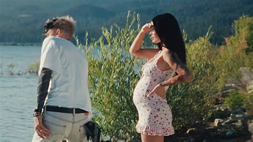 Megan Fox sparks pregnancy rumors with 'baby bump'