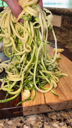 Veggie spiral maker- vegetable noodle maker #veggies #vegetableslicer #noodles #vegetarian #vegetablechopper
