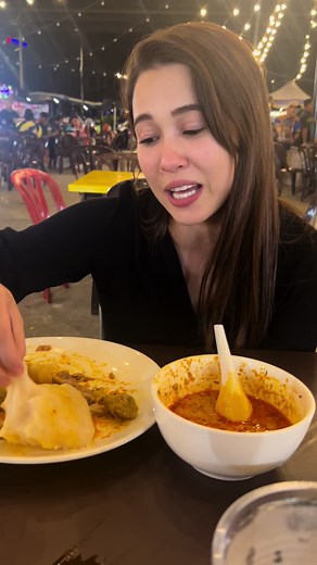 Mencoba Fufu di Kedai Kak: Mukbang Bersama Emma