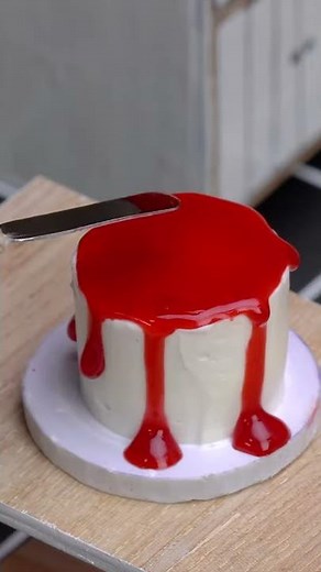 Mini Valentine Cake Decorating