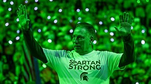 WATCH: Michigan pep band performs Michigan State alma mater 'MSU Shadows'