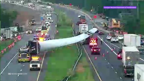 WATCH: Aftermath of I-70 after windmill blade falls on highway in Maryland
