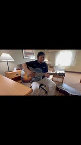 It’s our last day here at Gibson Acoustic Yorkville University Tour &...