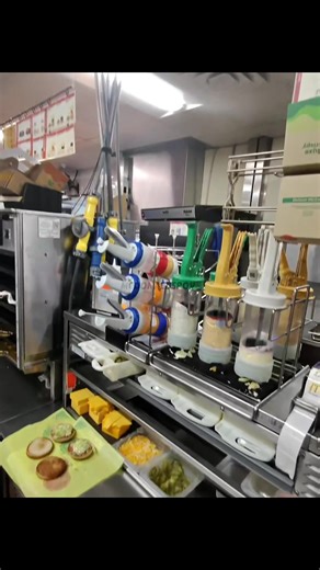 Work with me in the kitchen at McDonald’s #fyp #foryoupage #mcdonalds #trending #viral #viralvideo #fypシ