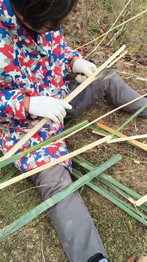 The first step in constructing a bamboo frame #bamboo #tips #diy #handmade