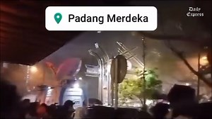 Heavy rain and strong winds hit several areas in Sabah last night. Credit: Social Media | Daily Express Malaysia