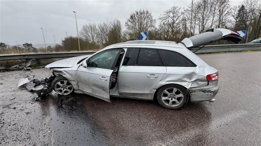 Course-poursuite à 260 km/h : ils finissent dans la rembarde de sécurité et prennent la fuite à pied