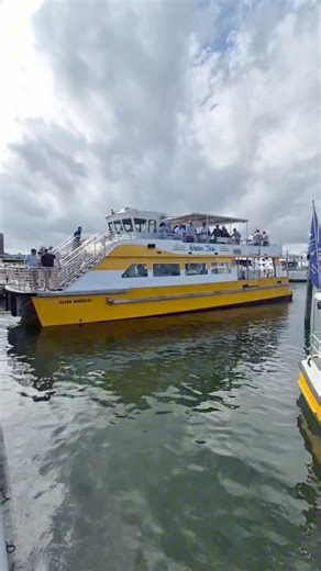 Boats are full, smiles are wide, and the vibe is high 🌞🚤✨ This is your sign to leave the couch and soak up that perfect Fort Lauderdale weather before the sun slips behind the skyline. Hop on the Water Taxi and turn transportation into the experience. Cruise the New River, stop at waterfront restaurants, grab a sunset cocktail, and explore the city’s best spots along the way. From happy hour views to glowing skyline nights, this is the ultimate way to enjoy Fort Lauderdale. The sun is setting 
