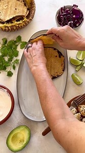 Back to school means back to the weeknight dinner grind! you’ll have this on repeat in the weekly rotation. It’s quick easy and dinner is ready and under 30 minutes!! PRINT RECIPE HERE: https://entertainingwithbeth.com/cod-fish-tacos/ | Entertaining with Beth