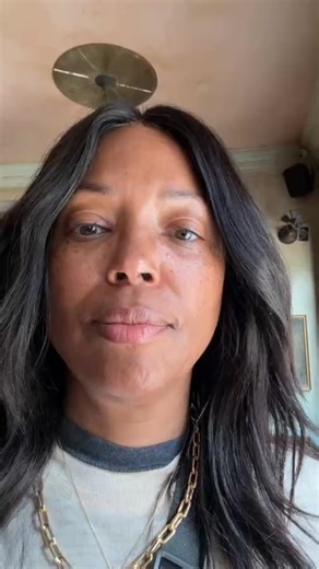 World’s Best Bars NYC pub crawl! All day or until we drop! TEAM @losophe goes hard 🔥 | Aisha Tyler