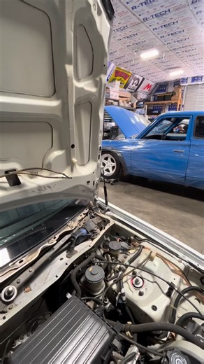 Adjustable hood height capabilities with our Billet Hood Hinge with Gas Spring 88-00 Civic 94-01 Integra 97-01 CRV. | Hush Performance