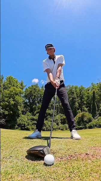 Pro golfer vs. golf influencer 🏌️‍♂️