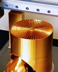 Hairdrying the copper-based mane is next level 🦁 💨 | UNILAD