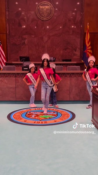 Reinas del Mini Miss Mundo USA en el Capitolio de Arizona