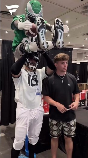 The best dressed fan at Fanatics Fest 2025