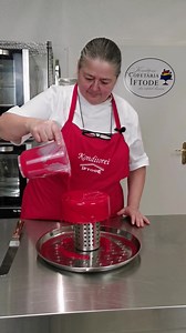 118K views · 6.2K reactions | Am pregatit pentru sarbatori 3 retete de torturi diferite - acesta este unul dintre ele❤️ | Cofetăria Iftode - Konditorei | Facebook